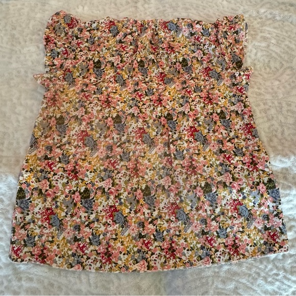 💐Shein flower blouse with buttons going down on the chest.💐 - Picture 4 of 4